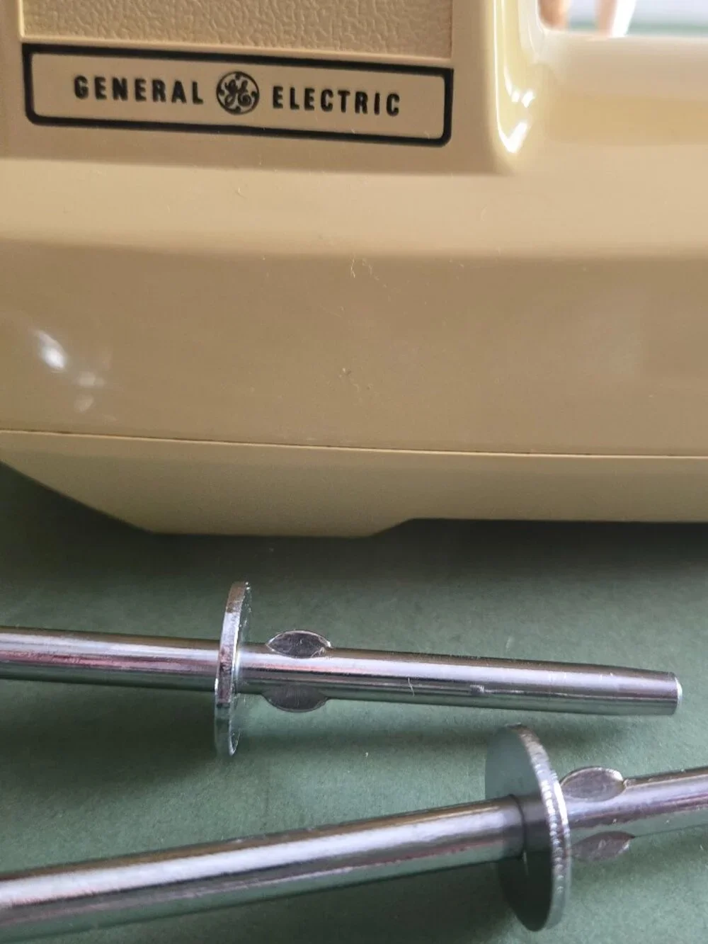 Vintage GE Handmixer